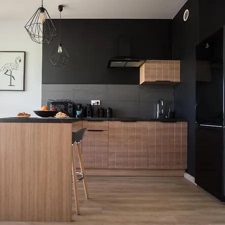 Bizapartments - Modern Flats With Parking Apartment