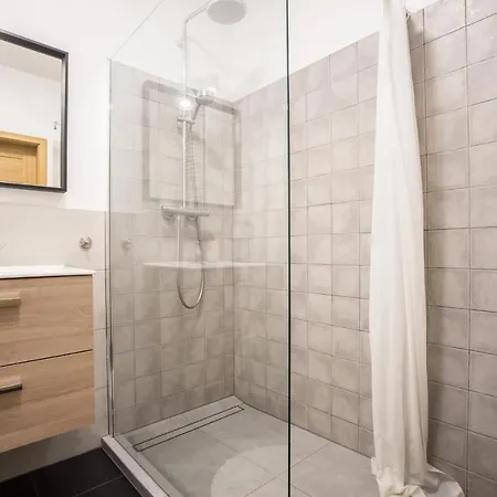 Bizapartments - Modern Flats With Parking *