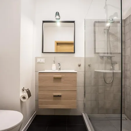 Bizapartments - Modern Flats With Parking Apartament