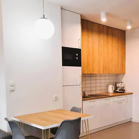 Bizapartments - Modern Flats With Parking