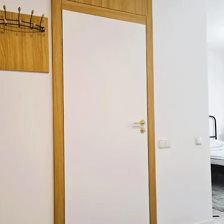 Bizapartments - Modern Flats With Parking *