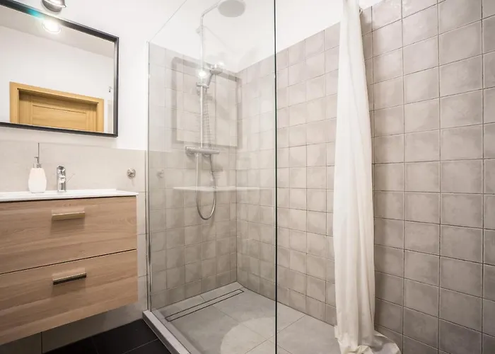 Bizapartments - Modern Flats With Parking *