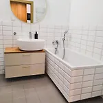 Апартаменты Bizapartments - Modern Flats With Parking